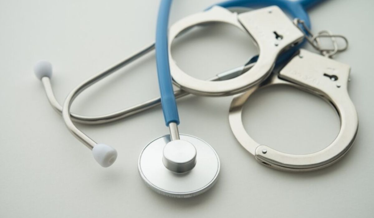 Ministry arrests three individuals for practicing medicine without license in Qatar